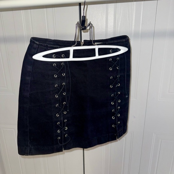 Black lace up mini skirt with zipper #goth #grunge #topshop - Picture 2 of 3